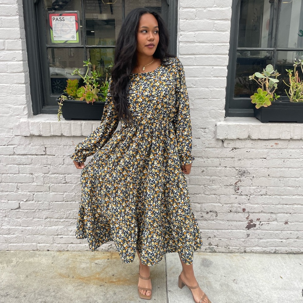 Floral print maxi dress sz m
No brand